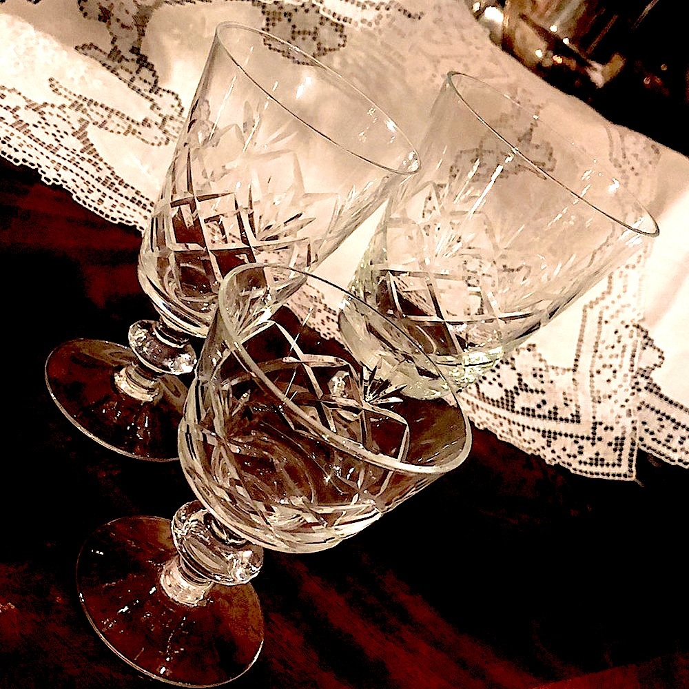 Amazing Gift for Newlyweds! 28 Piece Set of Cut Glass Stemware